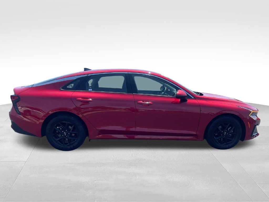 Used 2025 Red Kia LXS image 6