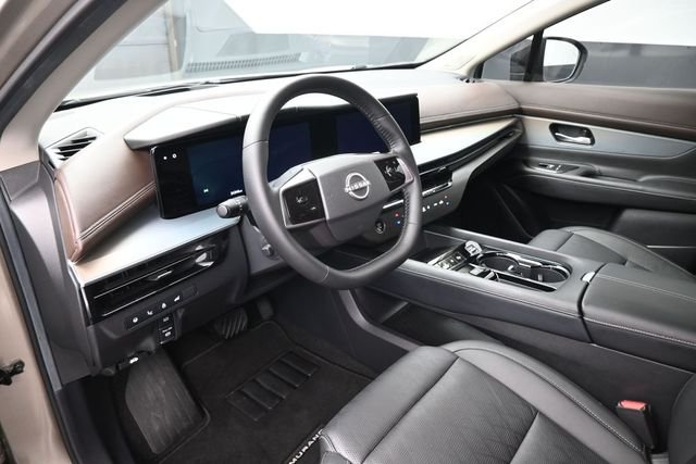 Used 2025 Gold Nissan Platinum image 18