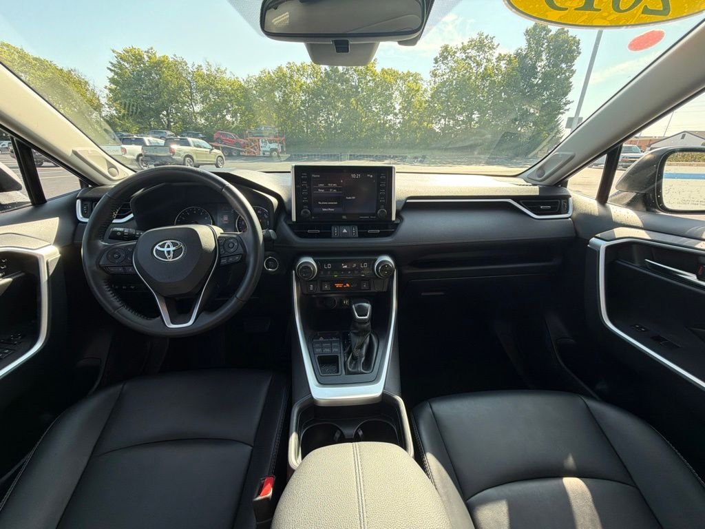 Used 2019 Silver Sky Metallic Toyota XLE Premium image 12