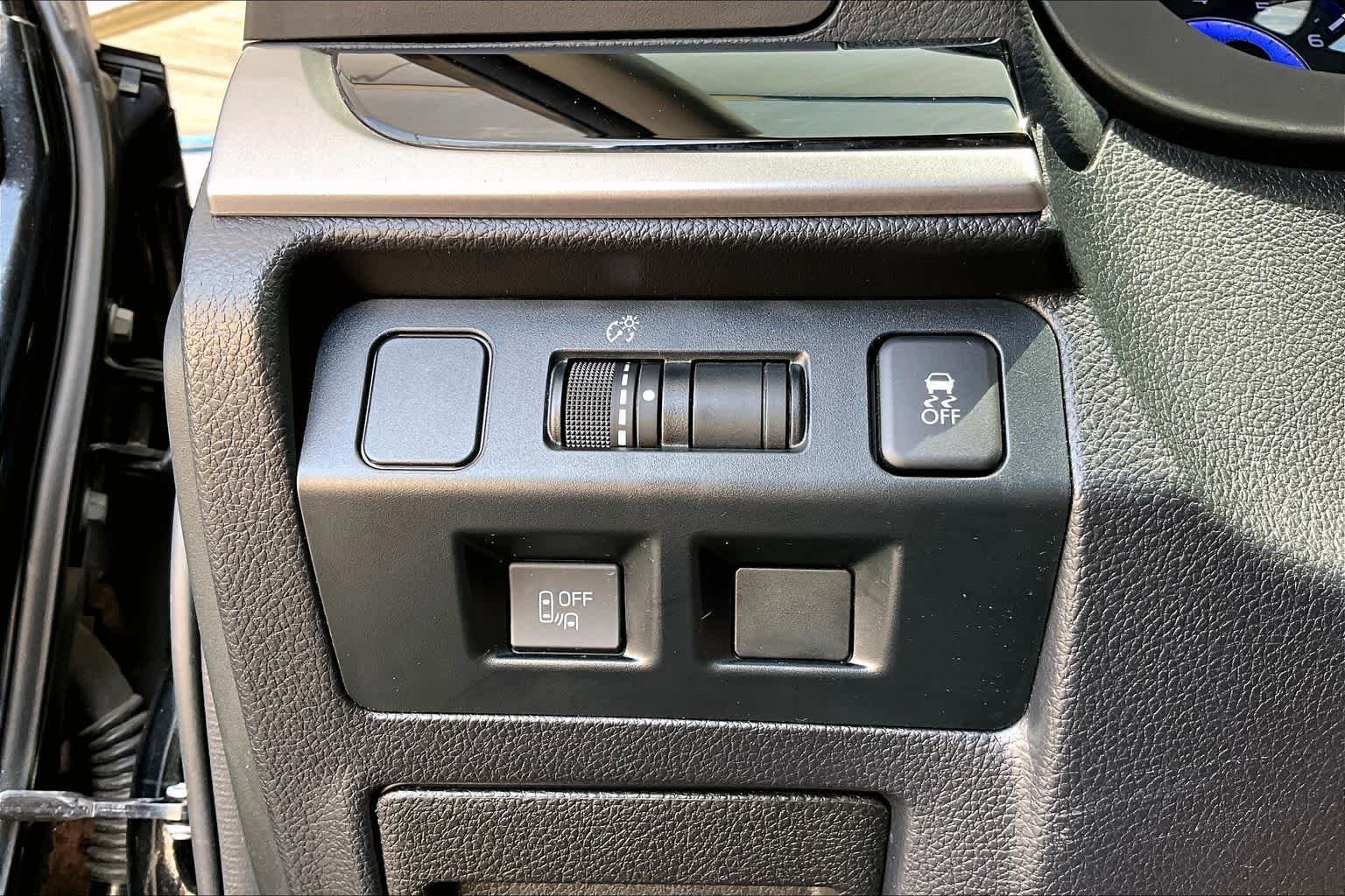 Used 2016 Crystal Black Silica Subaru  image 33