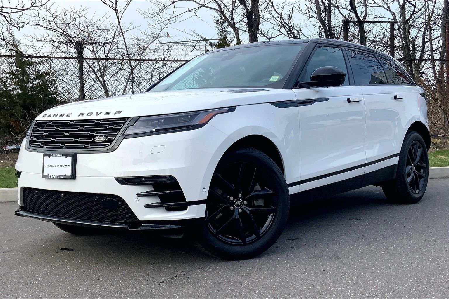 2026 Land Rover Range Rover Velar P250 Dynamic SE's photo