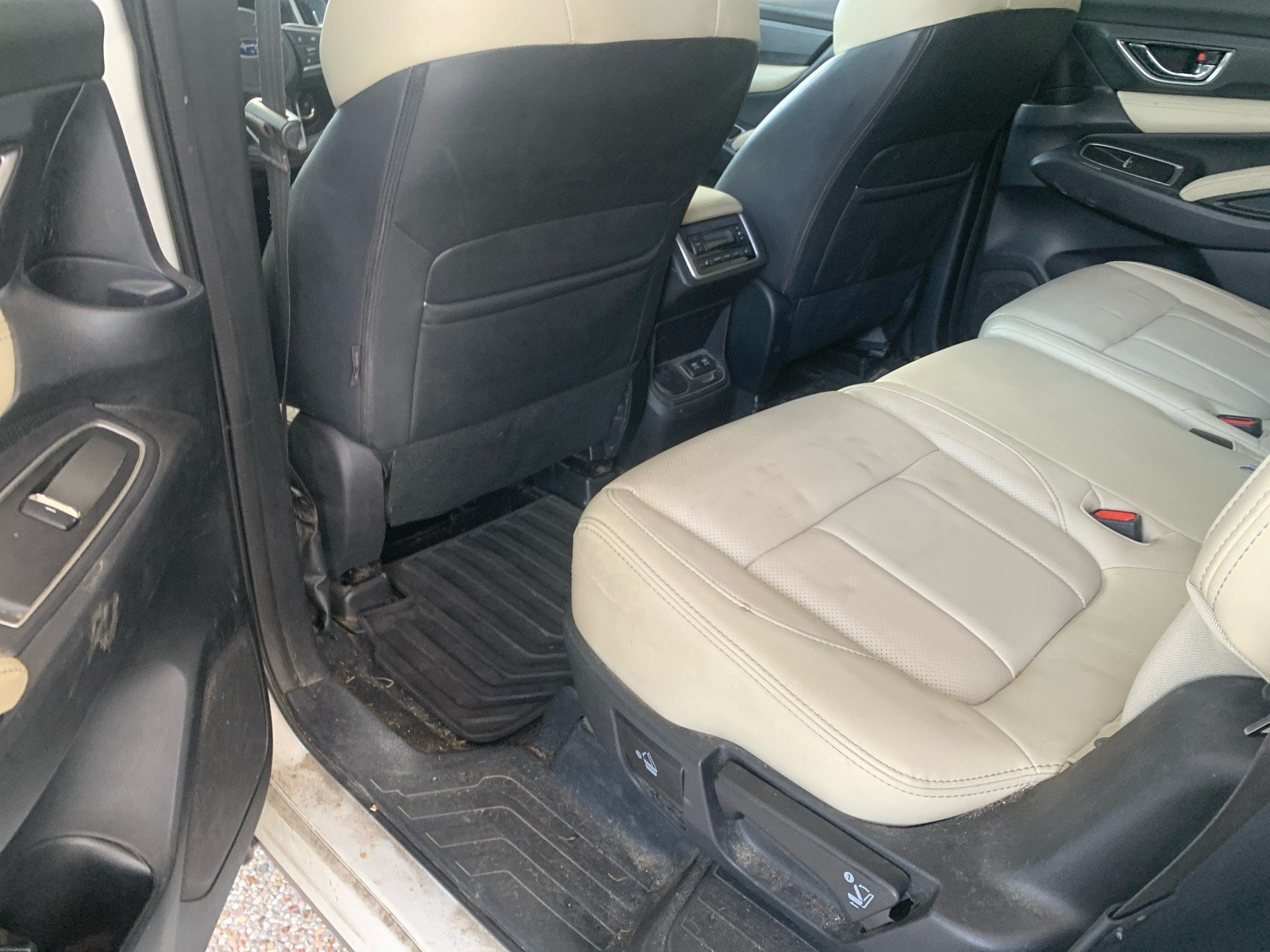 Used 2020 Crystal White Pearl Subaru Limited image 4