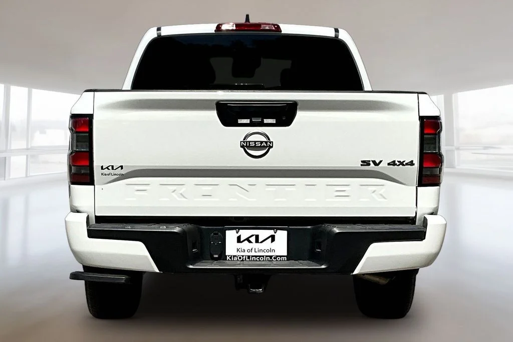 Used 2023 Glacier White Nissan SV image 5