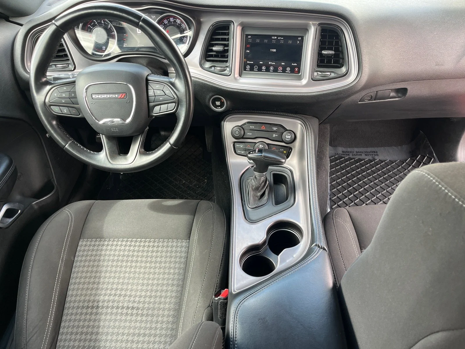 Used 2023 Torred Clearcoat Dodge SXT image 11