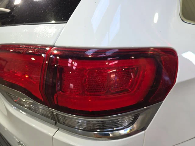 Used 2022 White Jeep Limited image 11