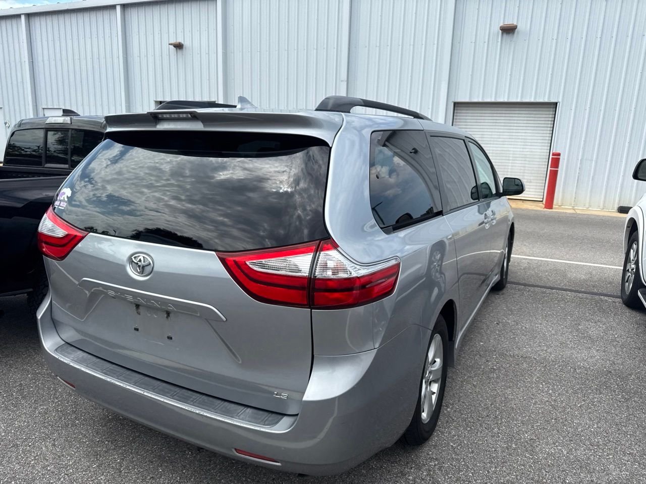 Used 2018 Silver Toyota LE image 7