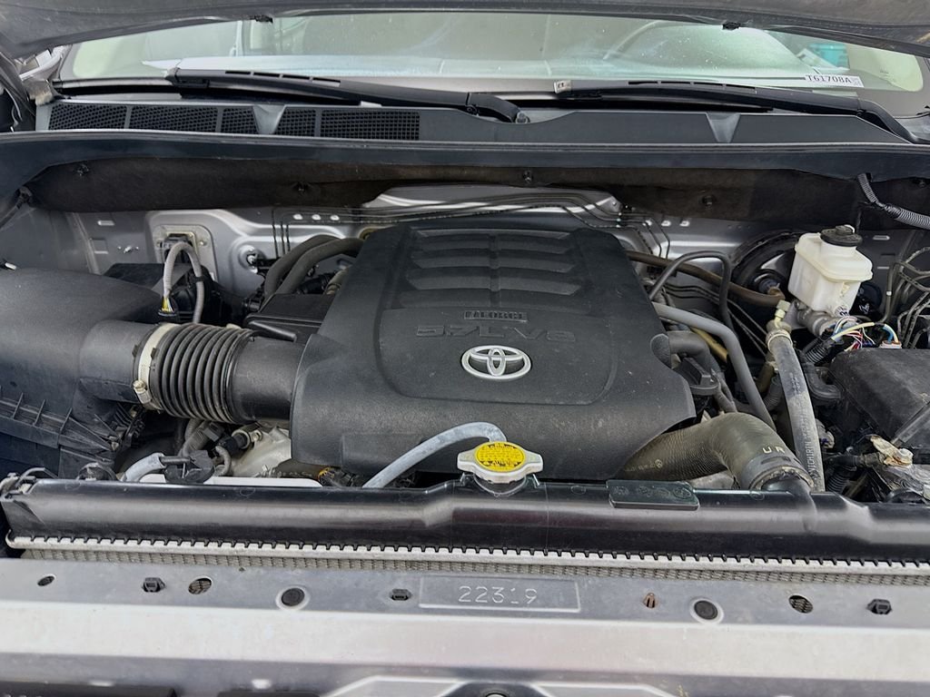 Used 2017 Silver Sky Metallic Toyota SR5 image 27