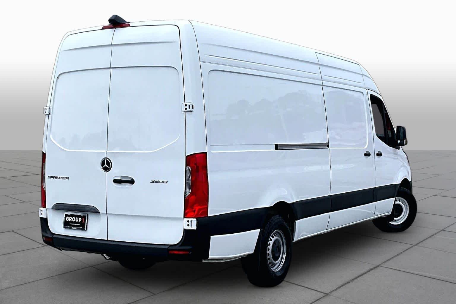 Used 2025 Arctic White Mercedes-Benz  image 13