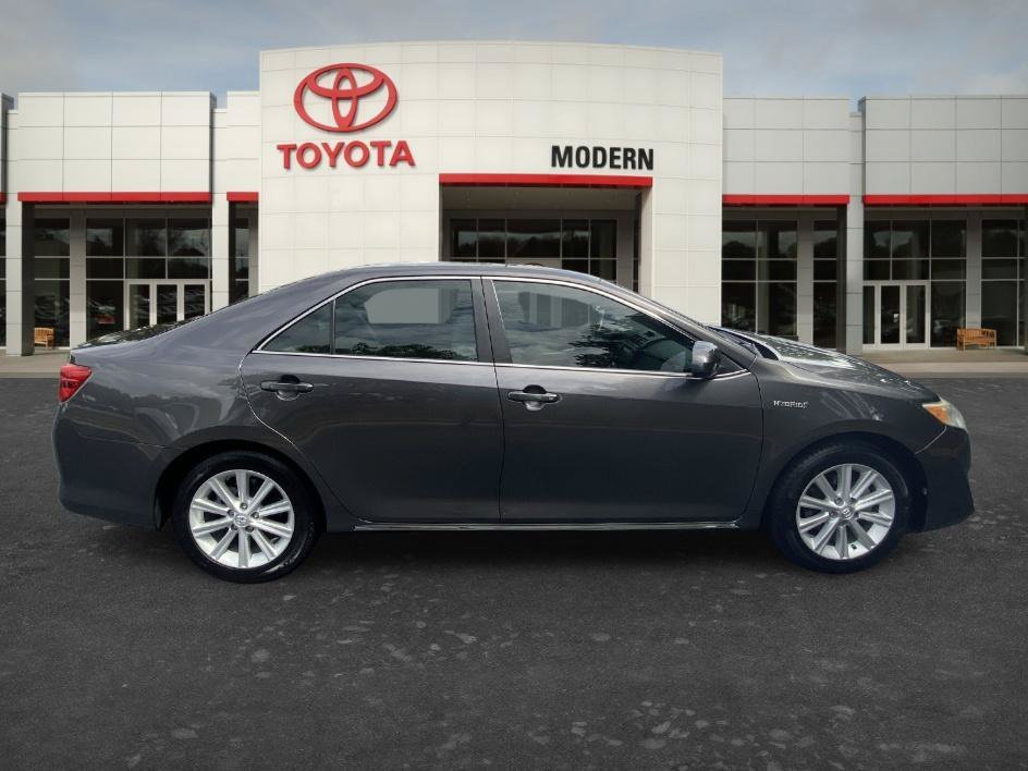 Used 2014 Magnetic Gray Metallic Toyota XLE image 4