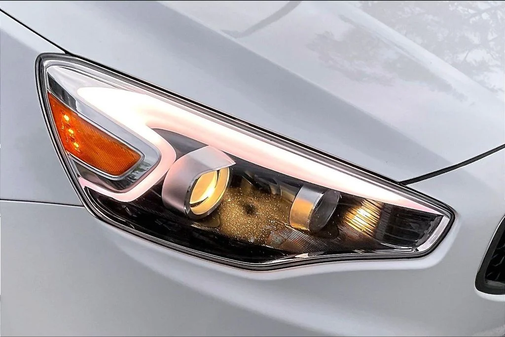 Used 2016 White Kia Premium image 32
