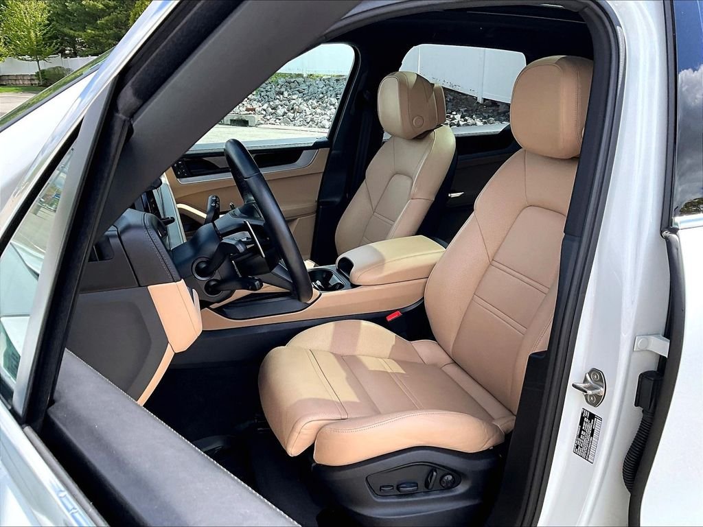 Used 2024 White Porsche Base image 10