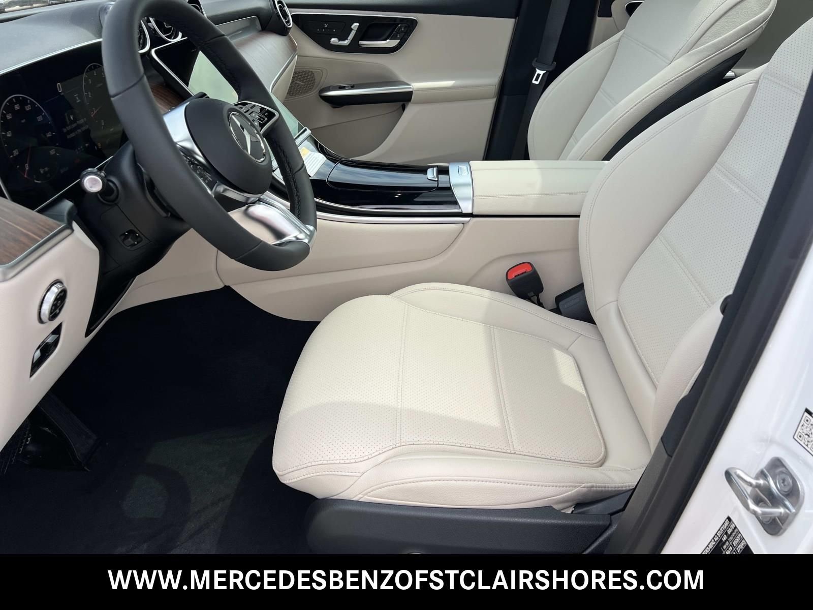 New 2026 Polar White Mercedes-Benz GLC 300 image 20