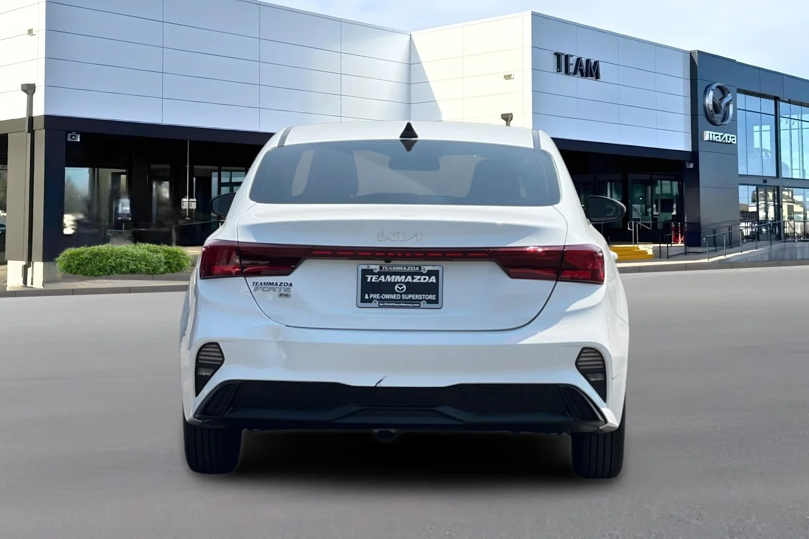 Used 2024 White Kia LX image 5