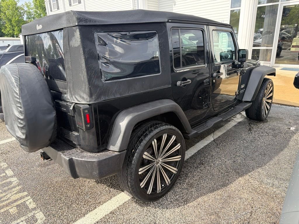 Used 2013 Black Jeep Unlimited Sahara image 5