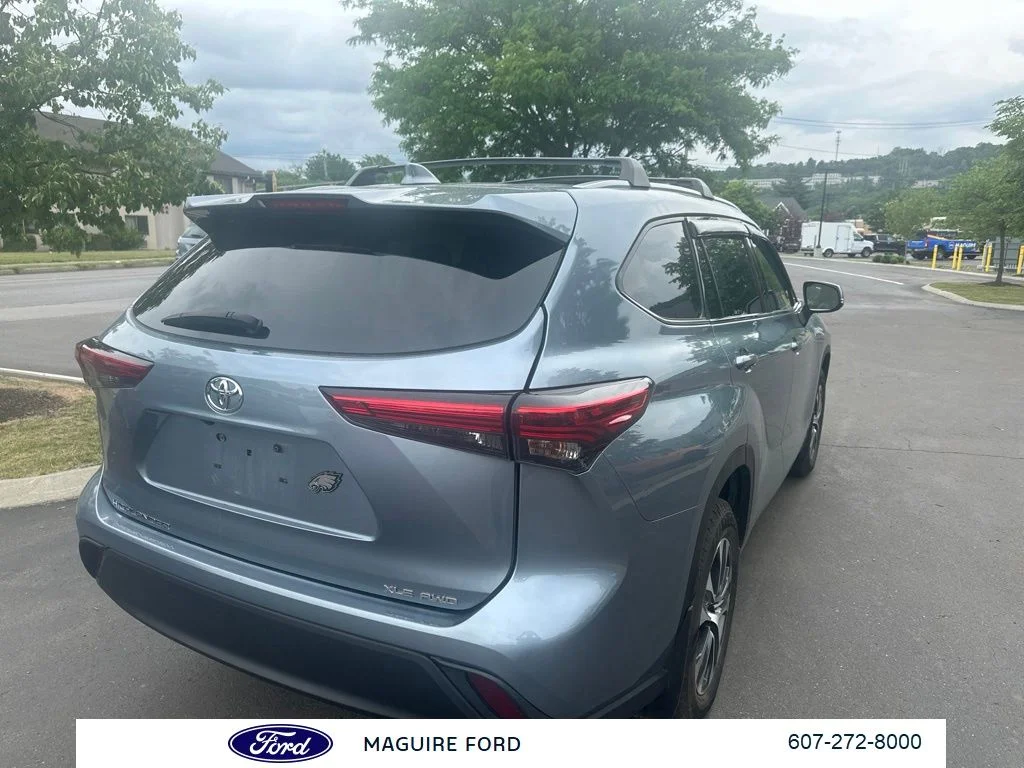 Used 2022 Blue Toyota XLE image 5