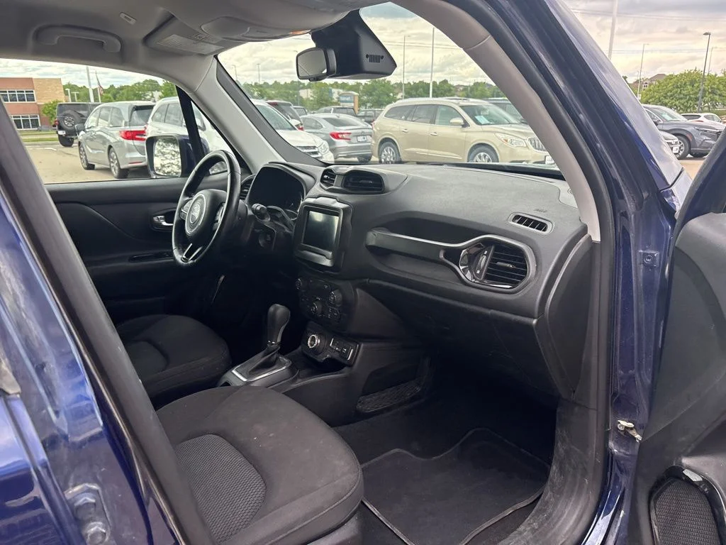 Used 2018 Blue Jeep Latitude image 24