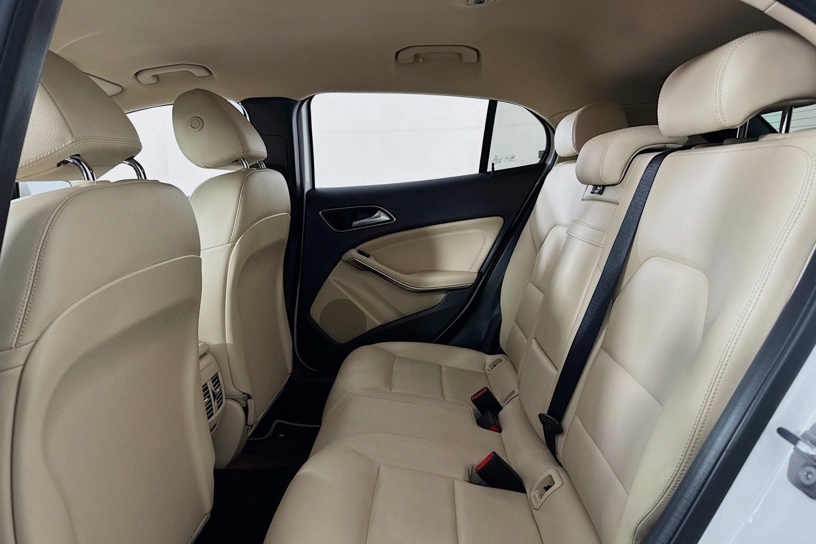 Used 2019 Polar White Mercedes-Benz GLA 250 image 7