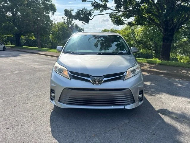Used 2019 Silver Toyota XLE image 2