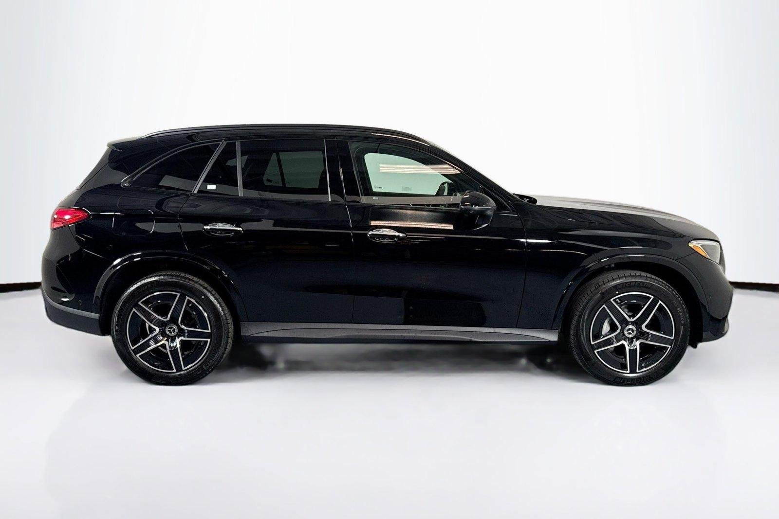 New 2026 Black Mercedes-Benz GLC 300 image 4
