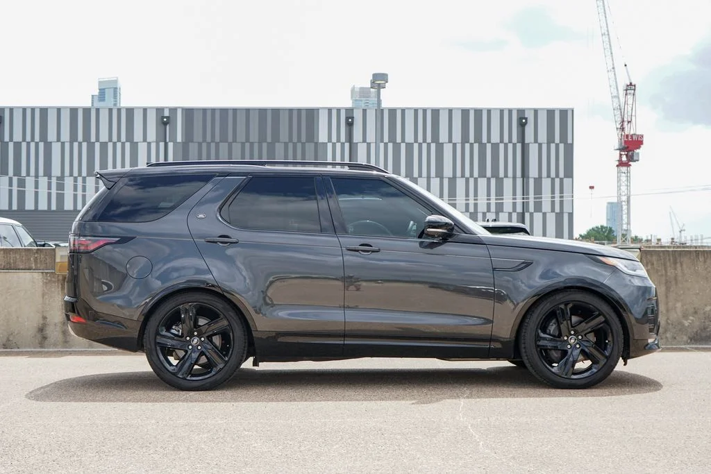 Used 2025 Black Land Rover Dynamic SE image 11