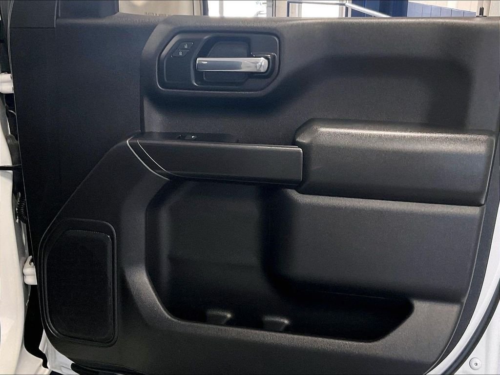Used 2023 White Chevrolet Custom image 12