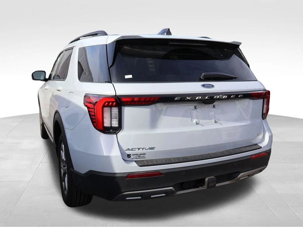 Used 2025 White Metallic Ford Active image 19