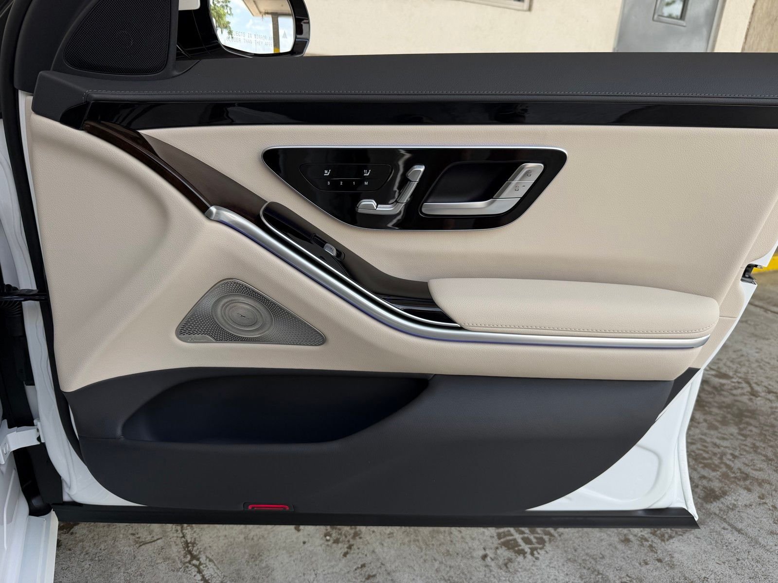 New 2026 MANUFAKTUR Moonlight White Metallic Mercedes-Benz S 500 image 19
