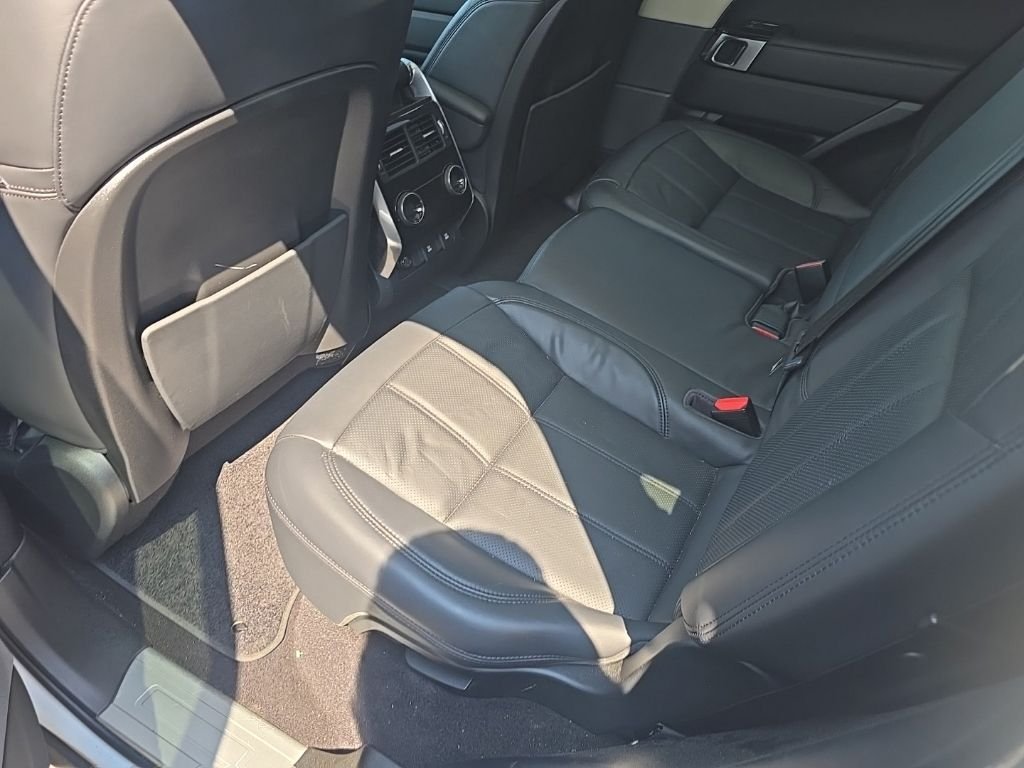 Used 2021  Land Rover HSE Silver Edition image 11