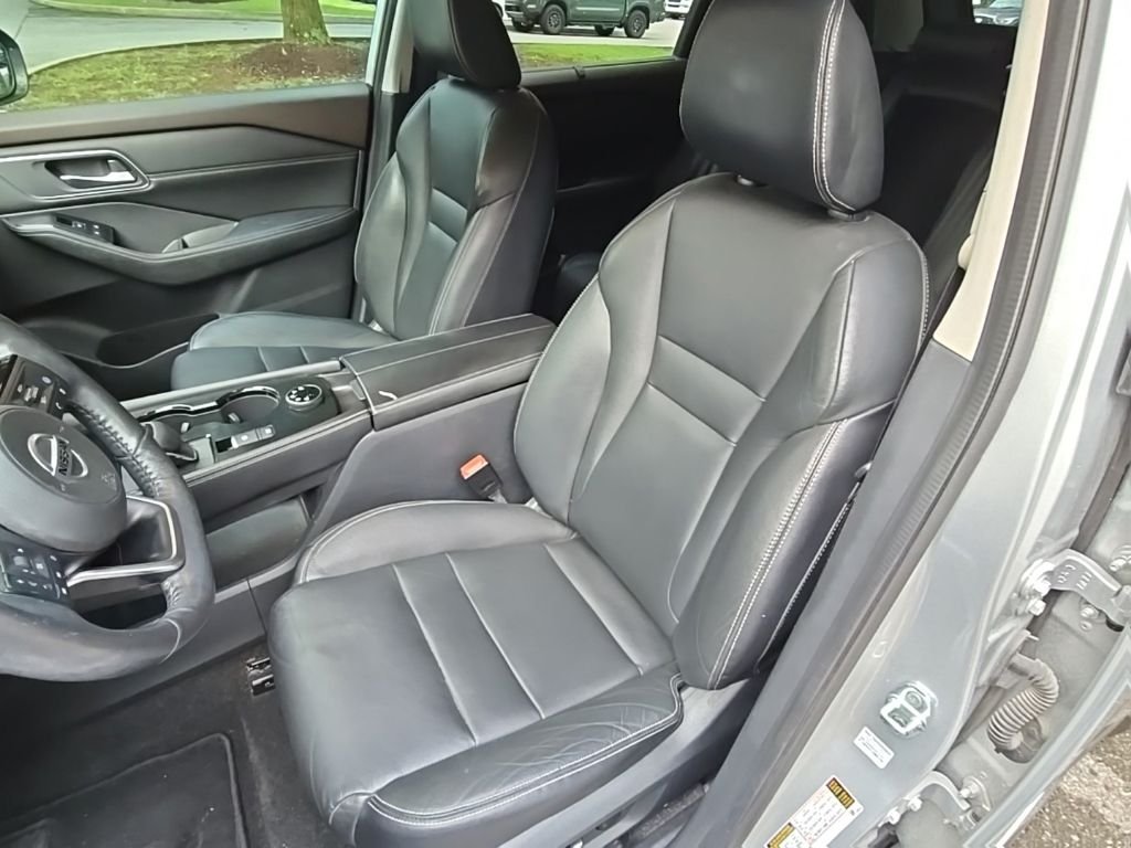 Used 2021 Silver Nissan SL image 15