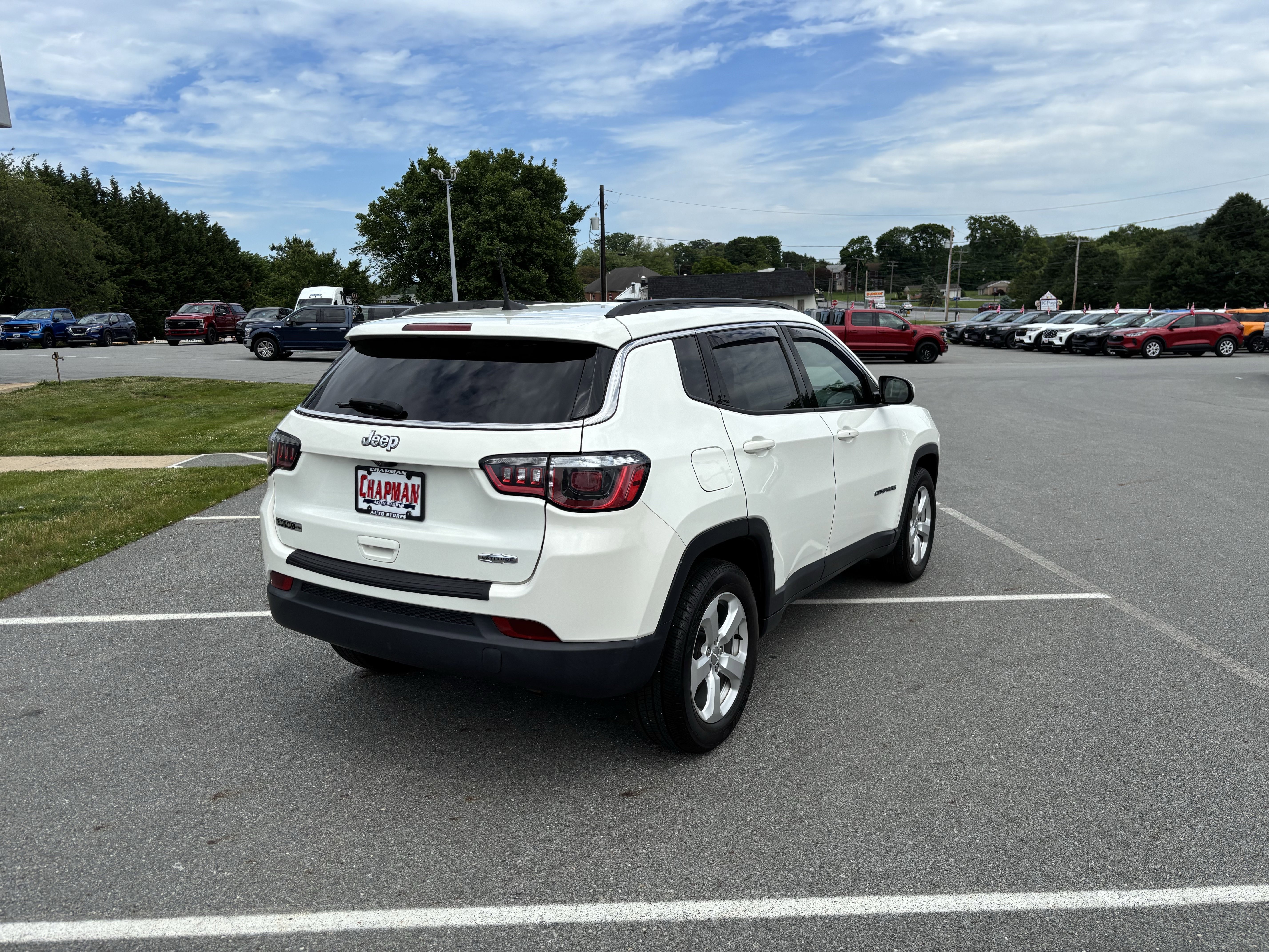 Used 2018 White Clearcoat Jeep Latitude image 7