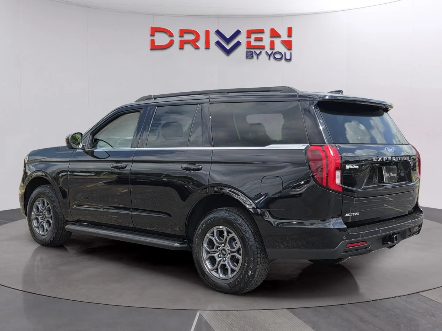 Used 2025 Agate Black Ford Active image 3