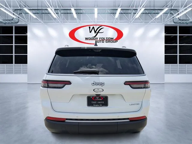 New 2026 Bright White Clear-Coat Exterior Paint Jeep Limited image 4