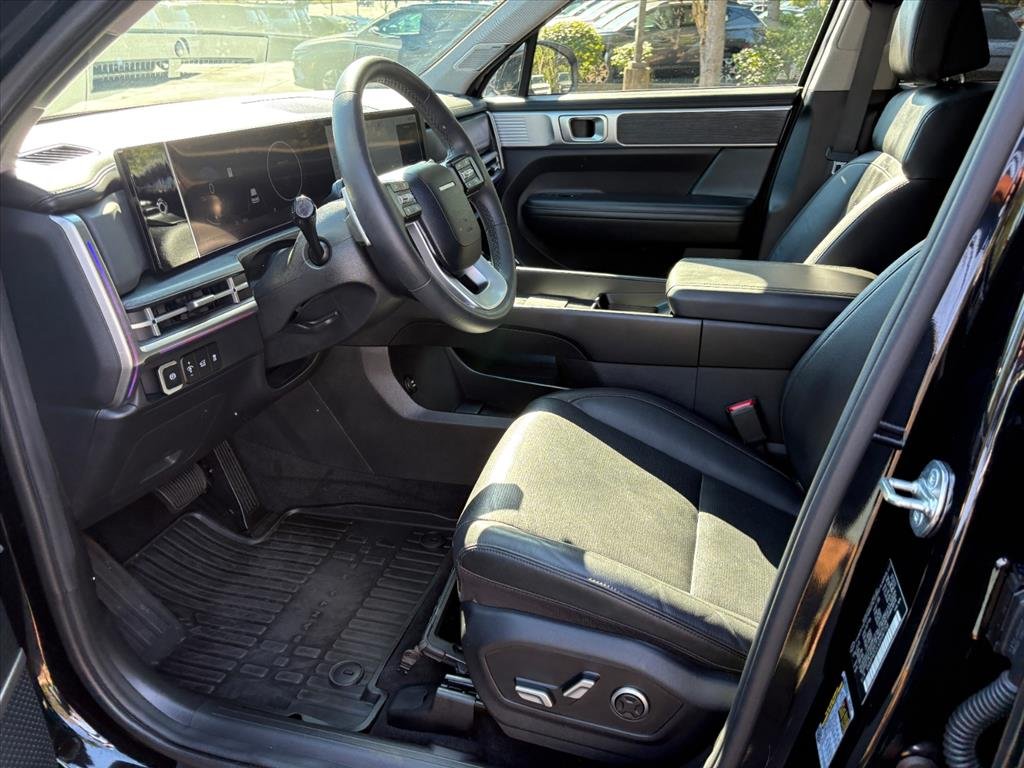 2025 Hyundai Santa Fe Limited - Photo 17