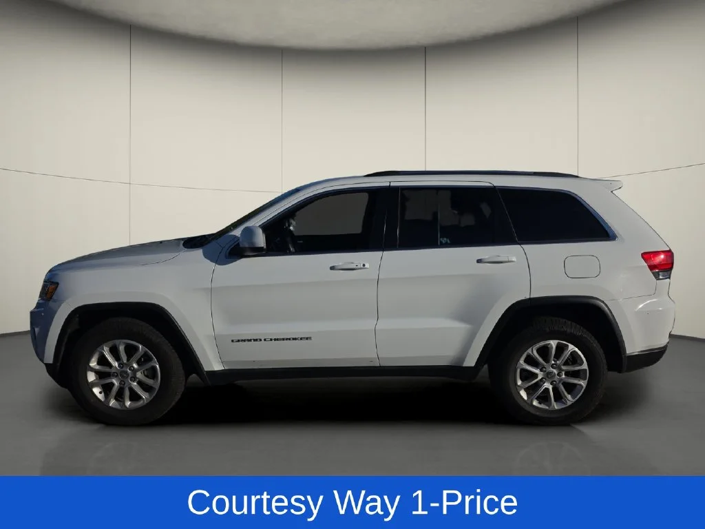 Used 2015 White/off-white Jeep Laredo image 5