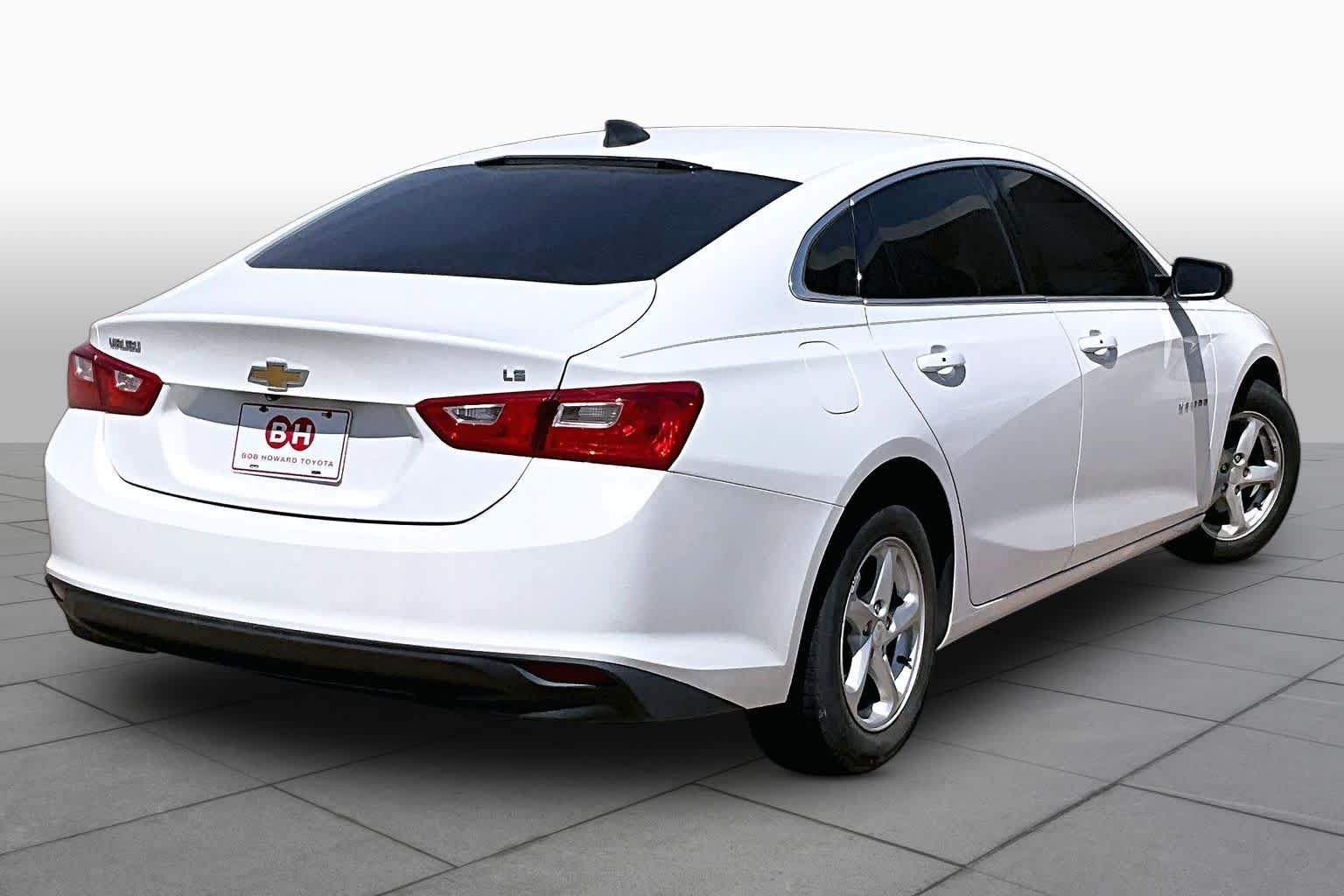 Used 2016 Summit White Chevrolet LS image 13