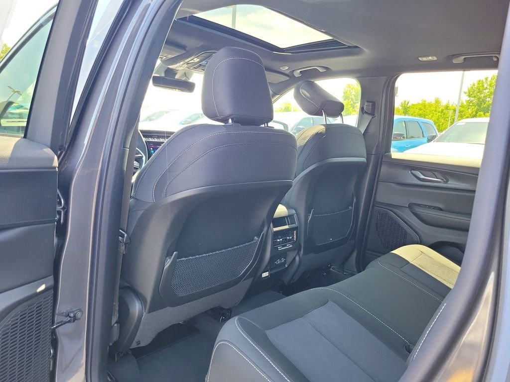 New 2026 Baltic Gray Metallic Clear-Coat Exterior Paint Jeep Laredo X image 12