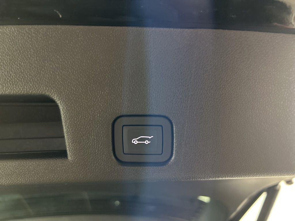 Used 2025 Ebony Twilight Metallic GMC AT4 image 9