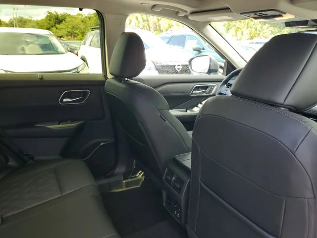 New 2026 Everest White Pearl TriCoat Nissan Platinum image 29