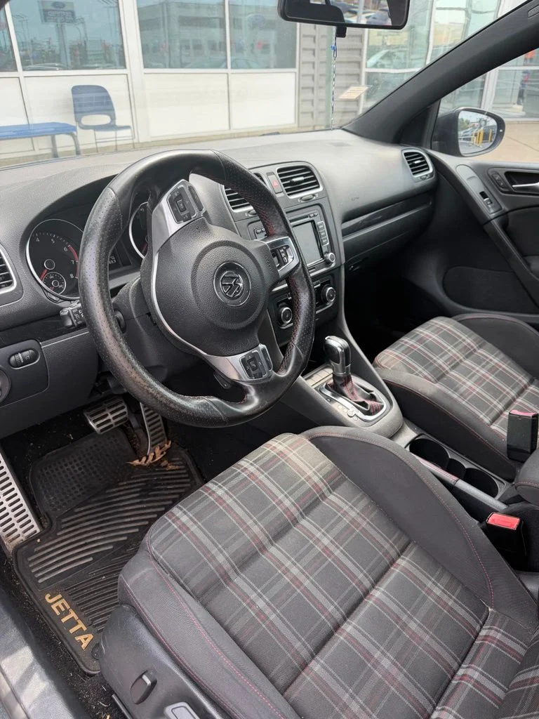 Used 2011 Gray Volkswagen Base image 11