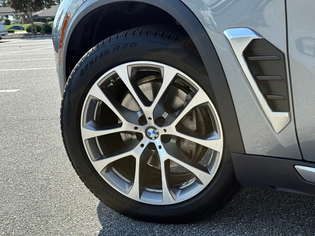 Used 2024 Skyscraper Grey Metallic BMW sDrive40i image 9
