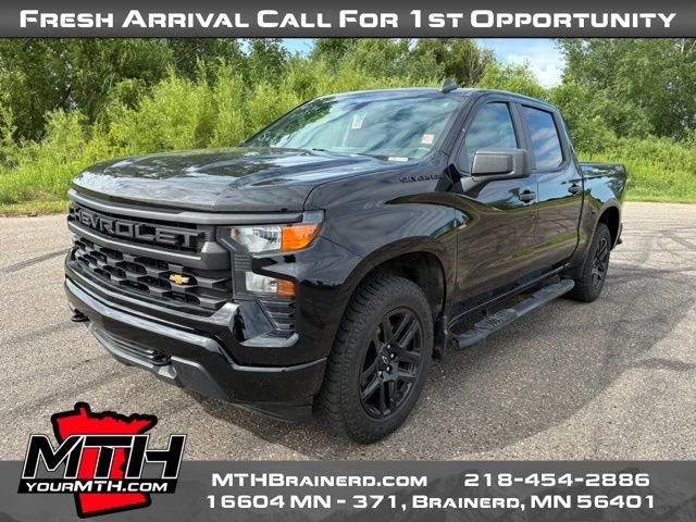 Used 2023 Black Chevrolet Custom image 4