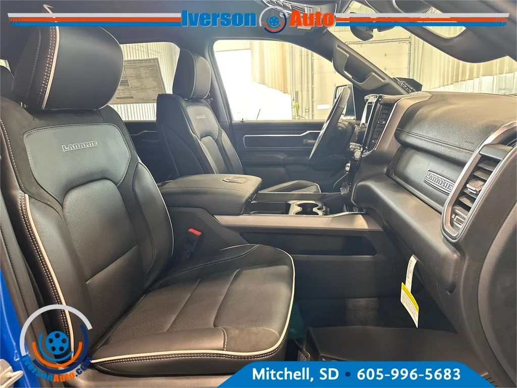 New 2026 Hydro Blue Pearl-Coat Exterior Paint RAM Laramie image 32