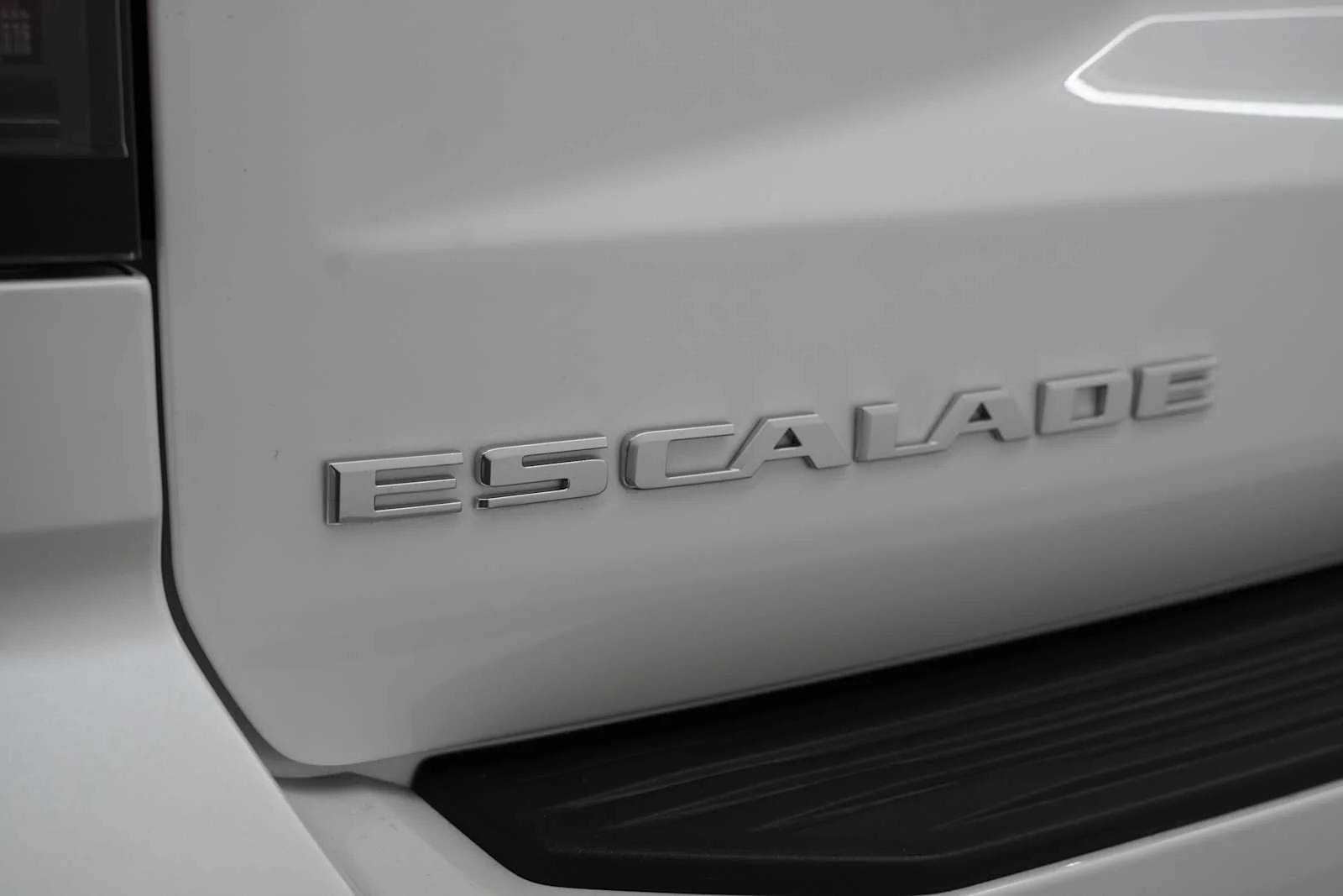 Used 2025 Crystal White Tricoat Cadillac 4WD Premium Luxury Platinum image 9