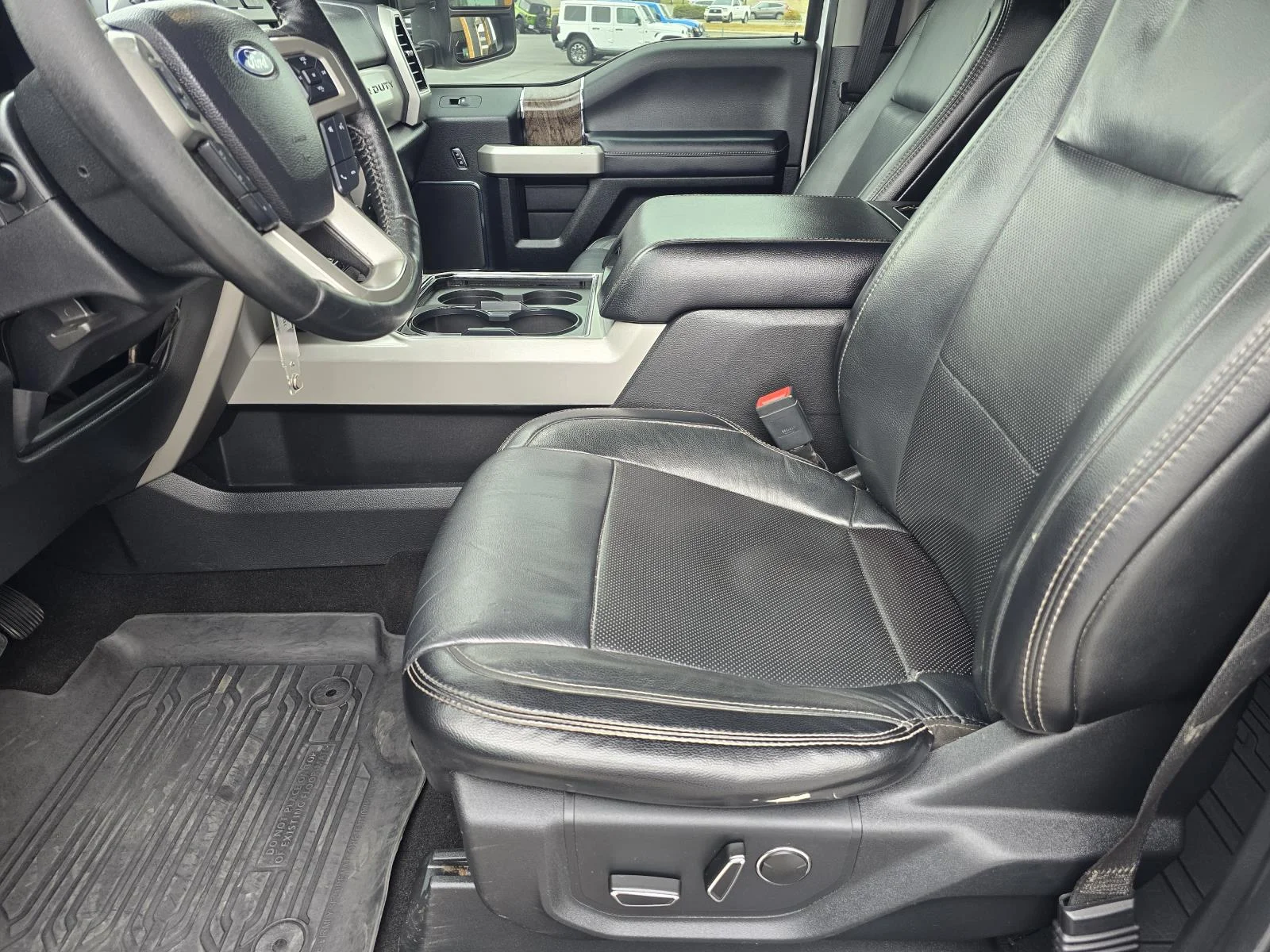 Used 2019 Oxford White Ford LARIAT image 9