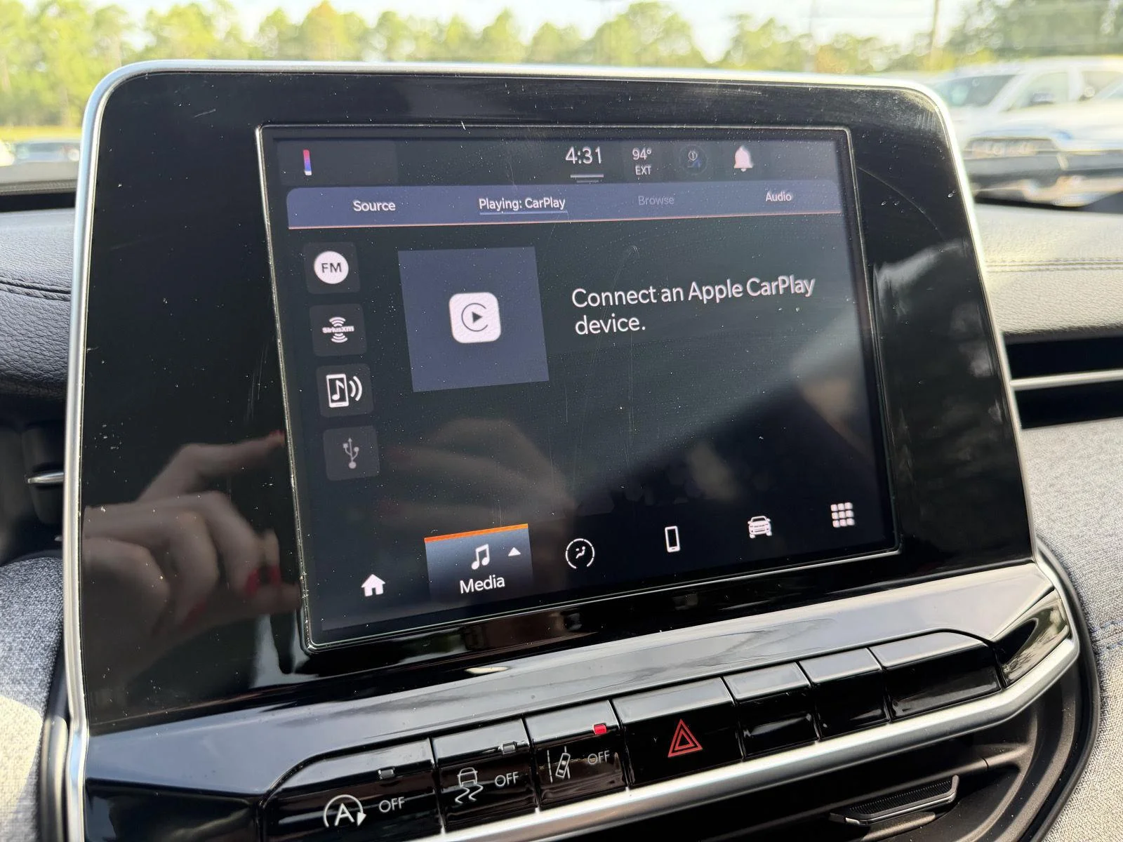 Used 2025 Red Hot Pearlcoat Jeep Latitude image 11