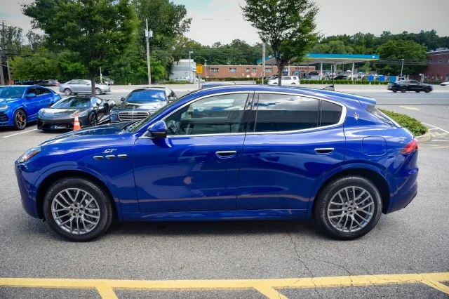 Used 2024 Blu Intenso Metallic Maserati GT image 4