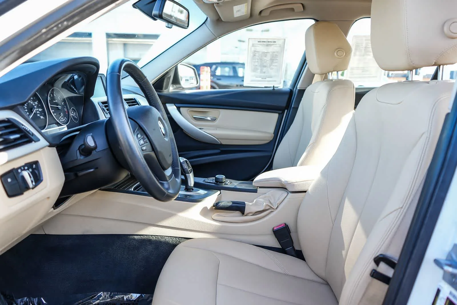 Used 2018 White BMW 320i image 18