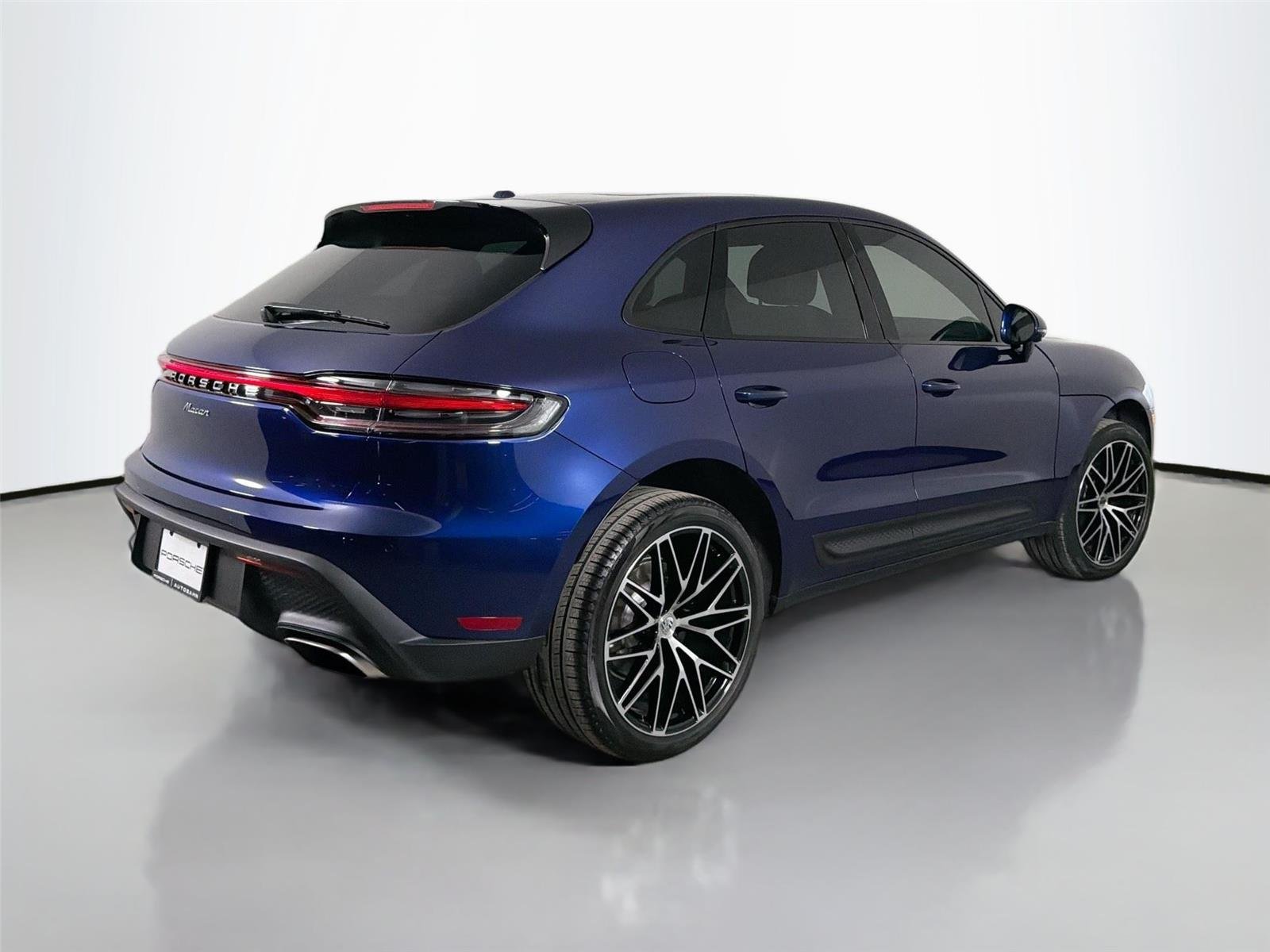 New 2026 Gentian Blue Metallic Porsche T image 7
