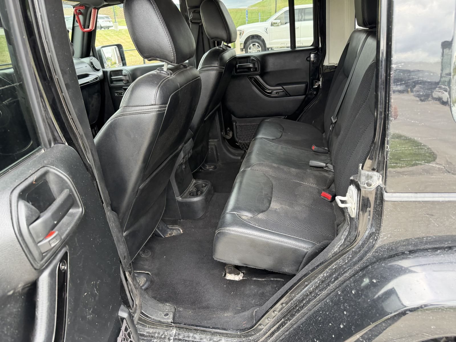 Used 2017 Black Jeep Unlimited Sahara image 6