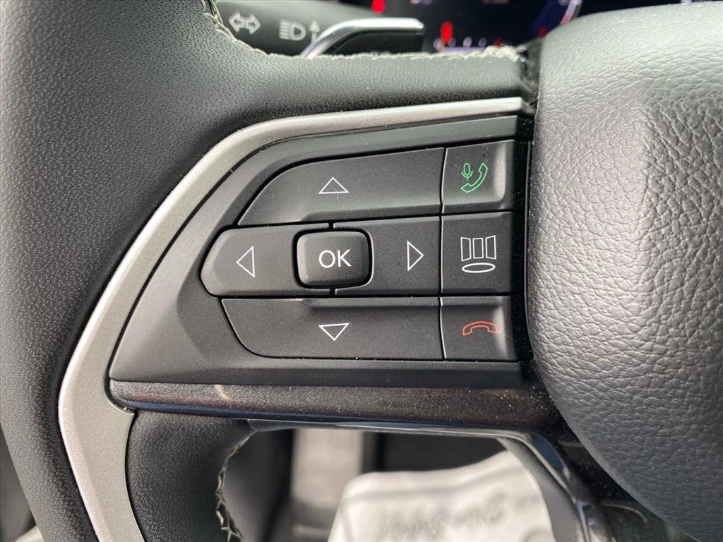 Used 2023 Bright White Clearcoat Jeep Laredo image 15